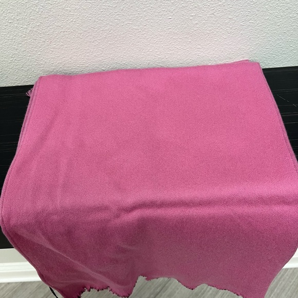 New Gucci Scarf Pink - Picture 3 of 6